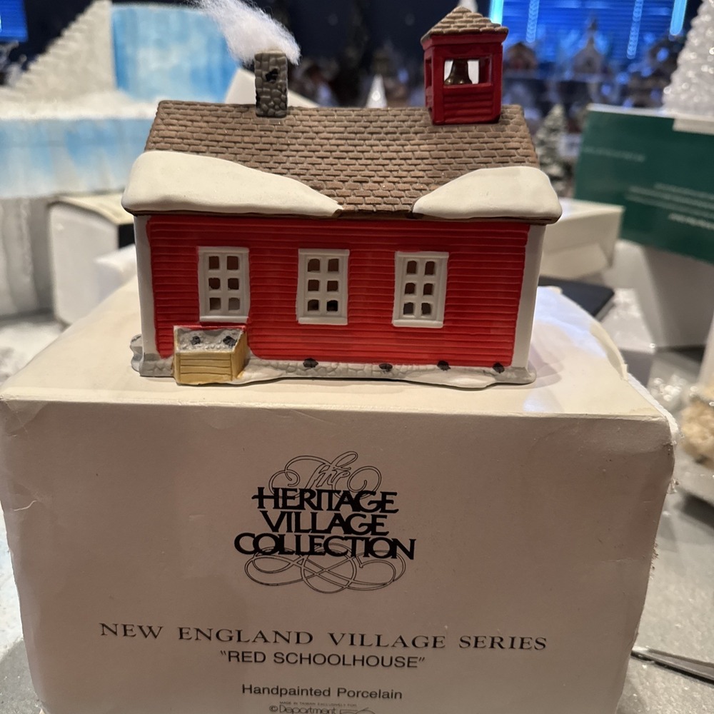 VTG Dept 56 New England Village "Red School House" #6530 - Retired